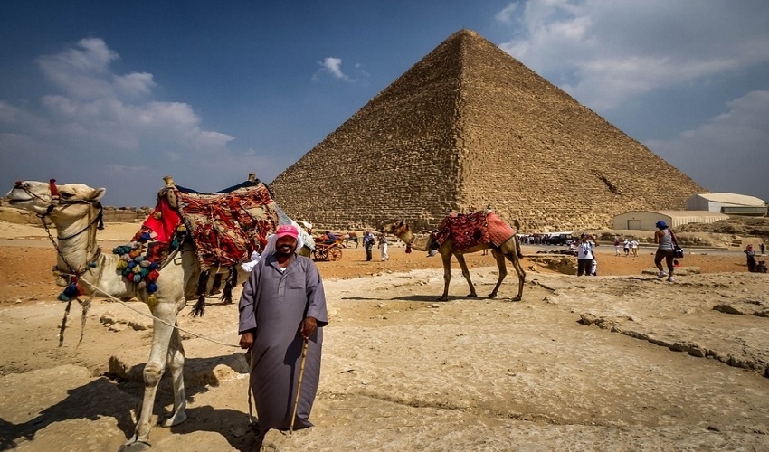 Giza Pyramids and Launch Cruise from Suez Port