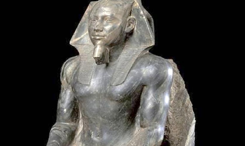 La estatua de Kefrén en el Museo Egipcio